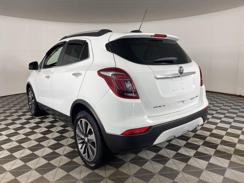 Used 2017 Summit White Buick Essence image 5