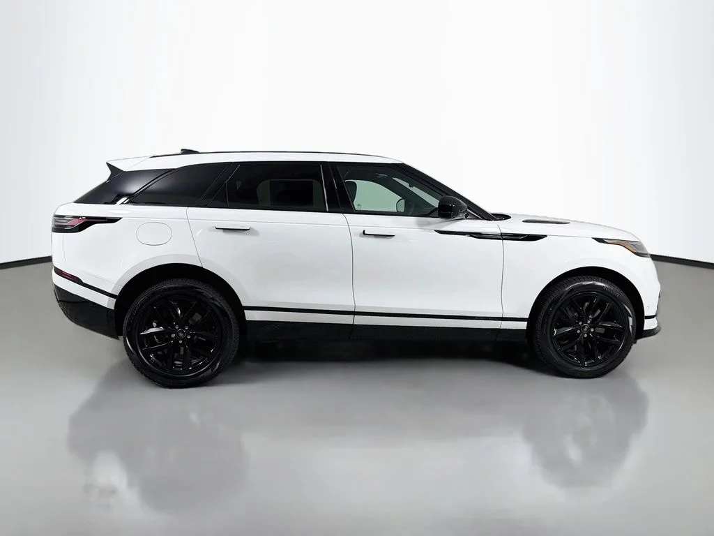 New 2026 Fuji White Land Rover P250 Base image 4