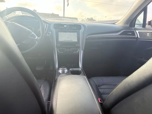 Used 2018 Gold Ford SE image 11