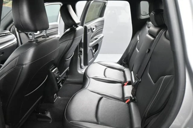 Used 2022 Silver Jeep Limited image 26