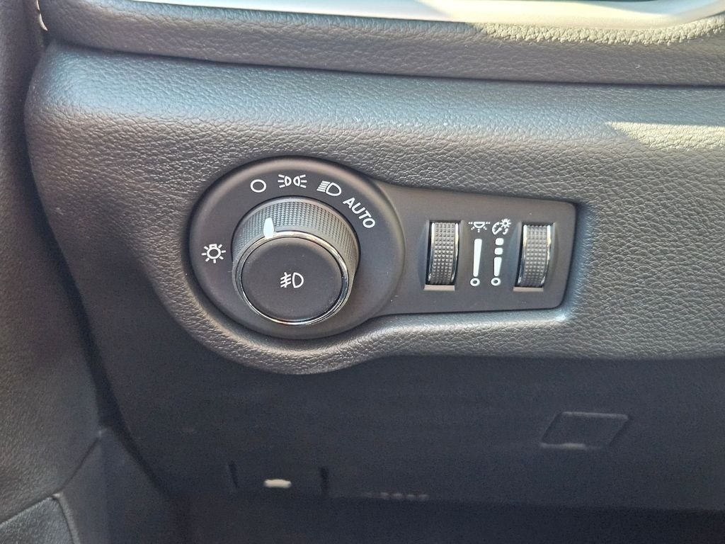 2026 Chrysler Pacifica Select - Photo 22