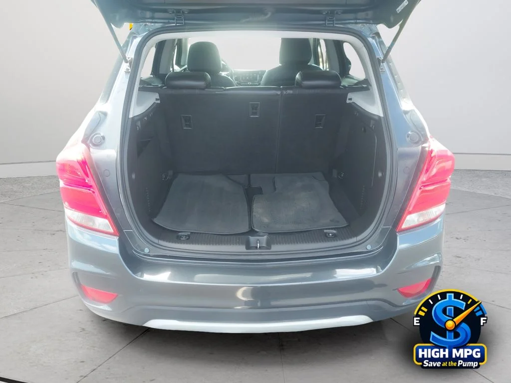 Used 2018 Gray Chevrolet LT image 31