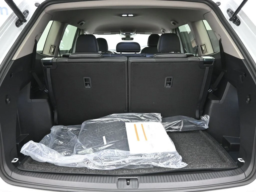 New 2026 White/off-white Volkswagen 2.0T SE image 11