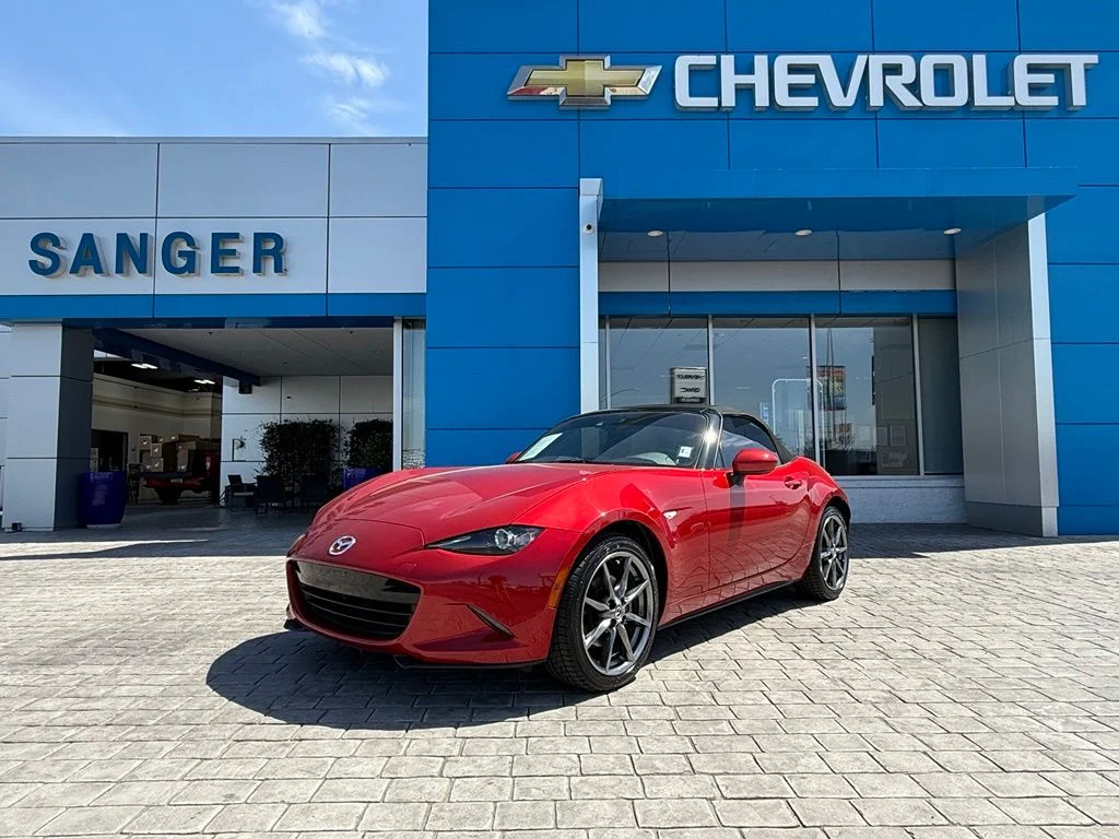 Used 2016 Red Mazda Grand Touring image 2