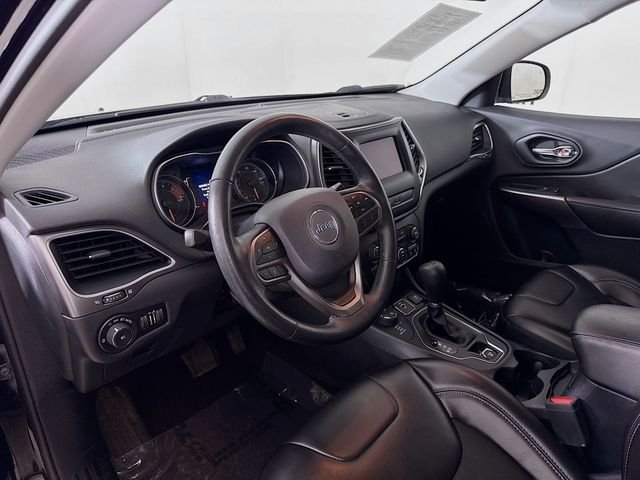Used 2019 Black Jeep Latitude Plus image 9