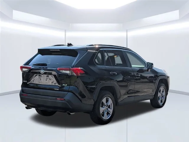 Used 2022 Black Toyota XLE image 6