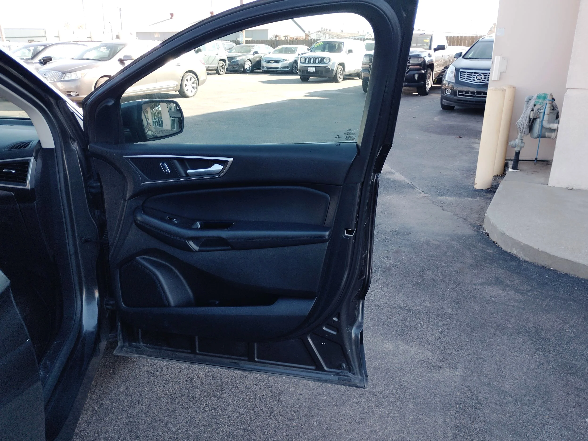 Used 2015 Gray Ford SEL image 17