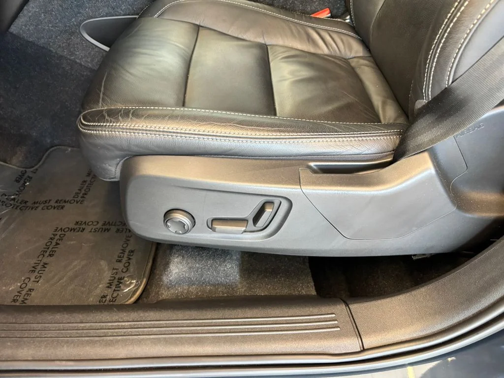 Used 2022 Blue Volvo Momentum image 14