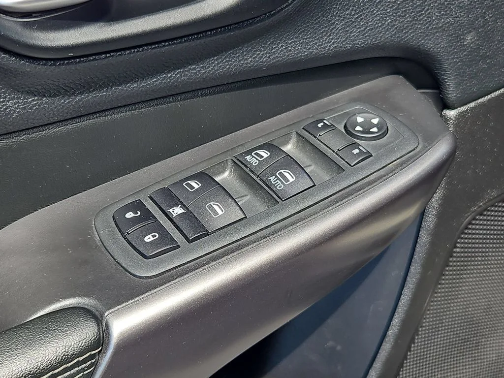 Used 2020 Light Brownstone Pearlcoat Jeep Latitude Plus image 11