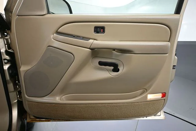 Used 2004 Beige Chevrolet Z71 image 33