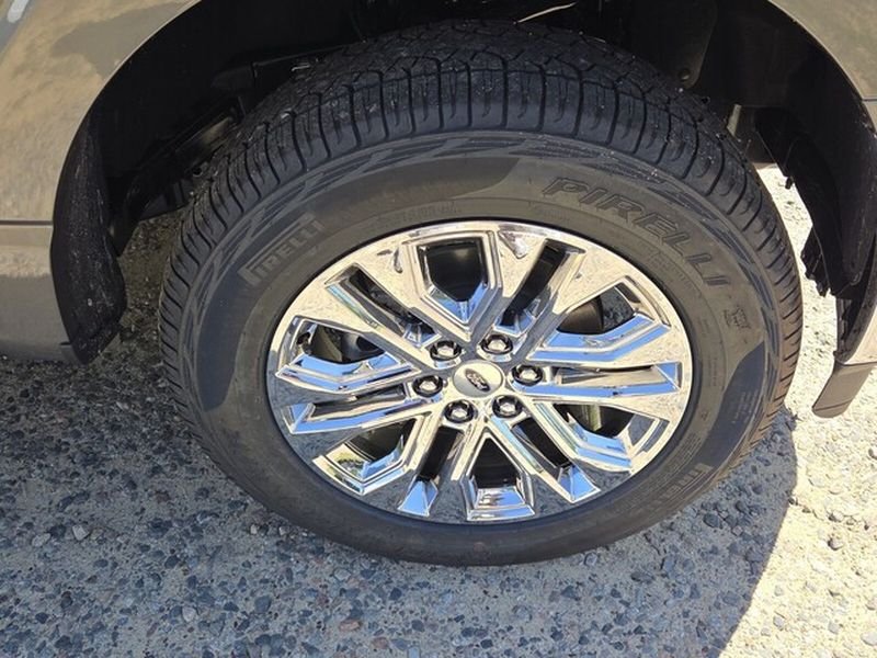 New 2026 Carbonized Gray Metallic Ford XLT image 16