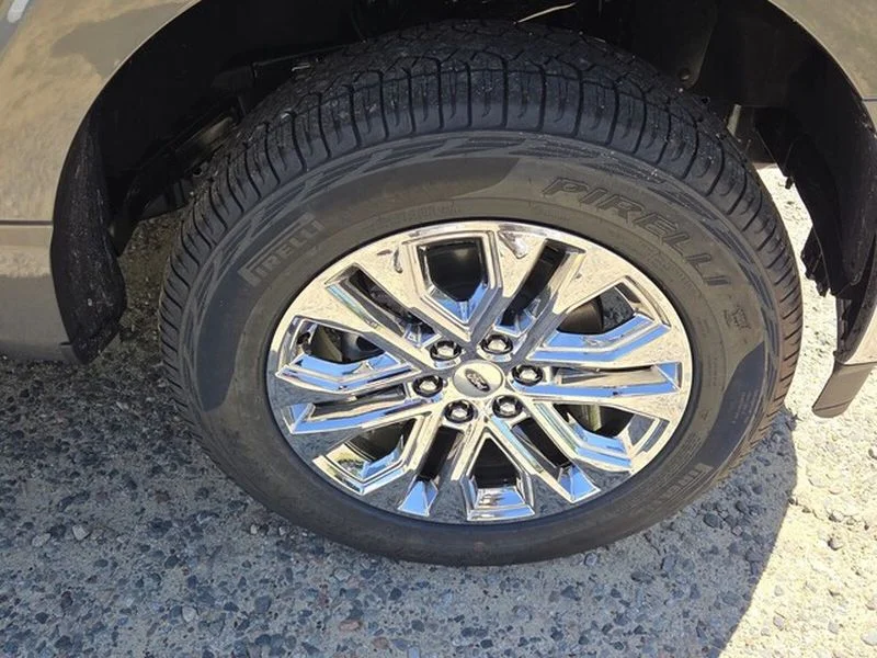 New 2026 Carbonized Gray Metallic Ford XLT image 16