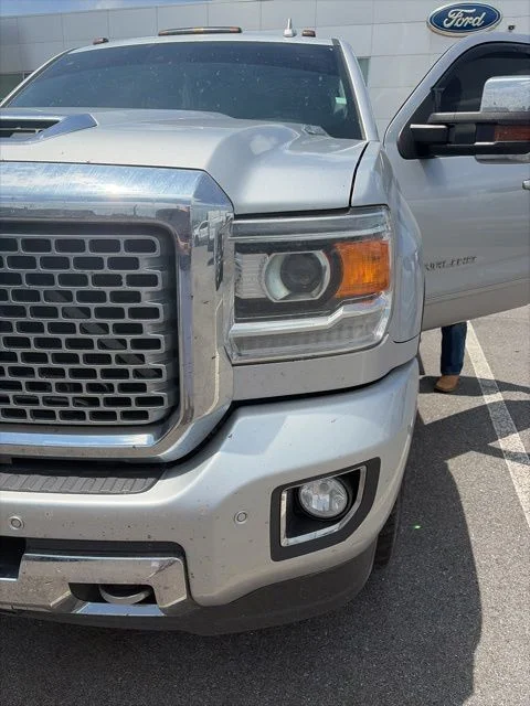 Used 2017 Silver GMC Denali image 8