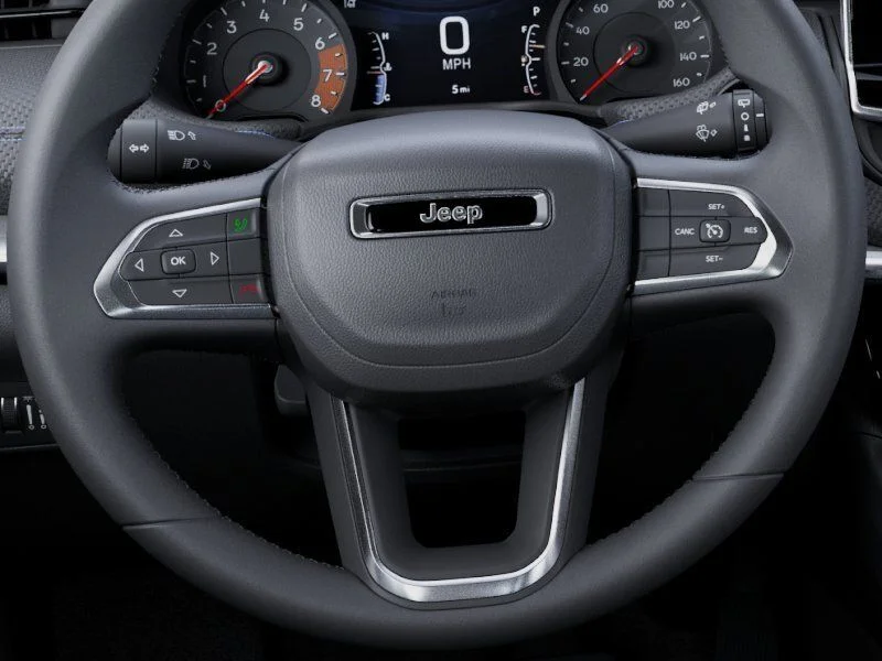 New 2026 Diamond Black Crystal Pearl-Coat Exterior Paint Jeep Latitude image 19