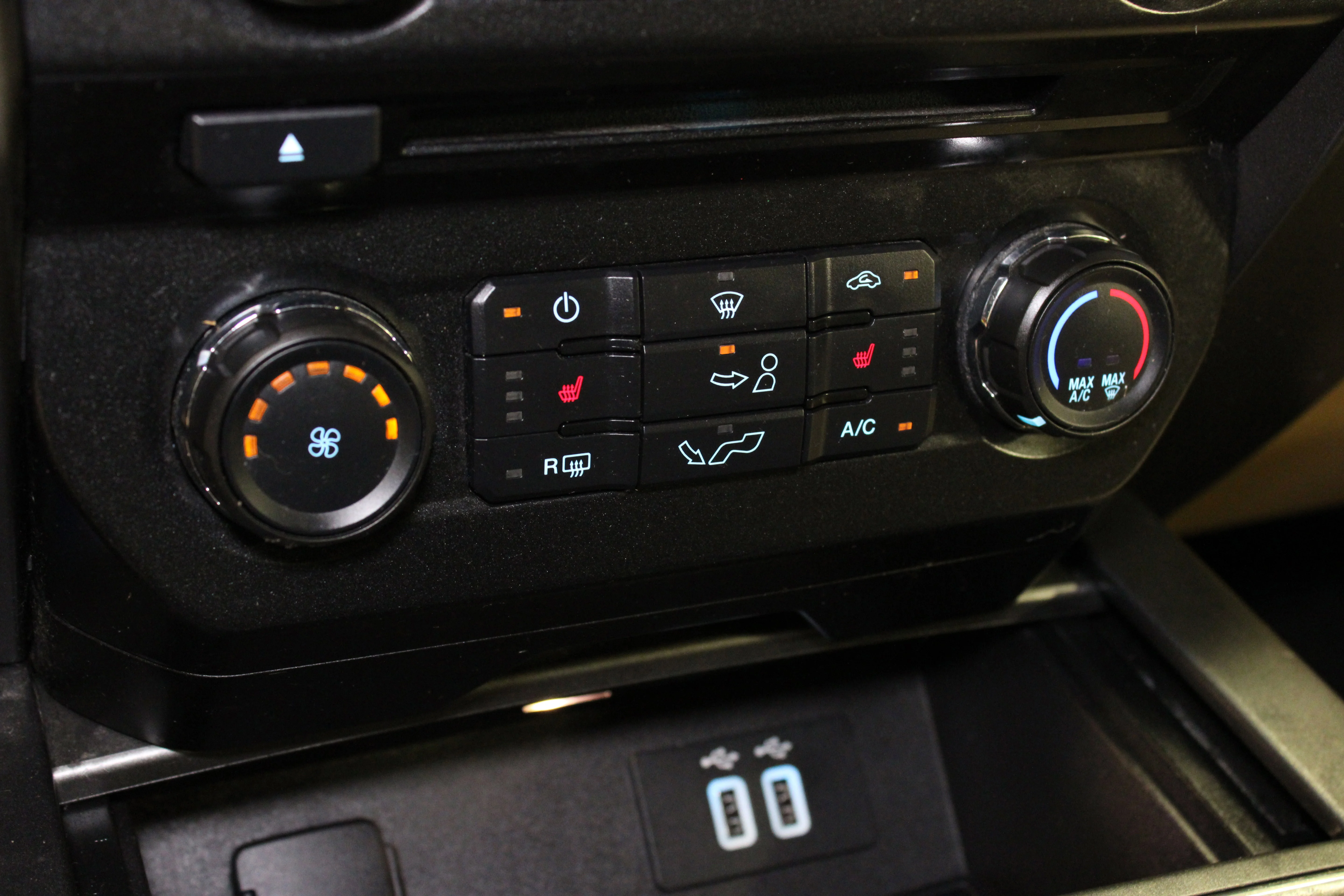 Used 2016 Bronze Ford XLT image 26