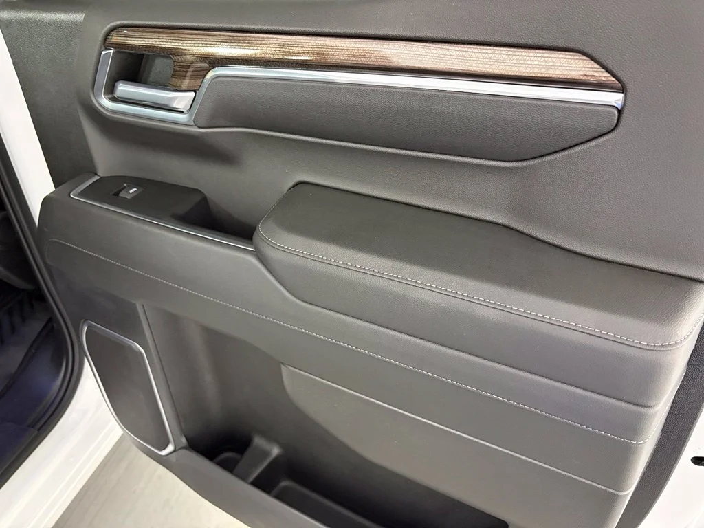 Used 2023 White Chevrolet LT image 39