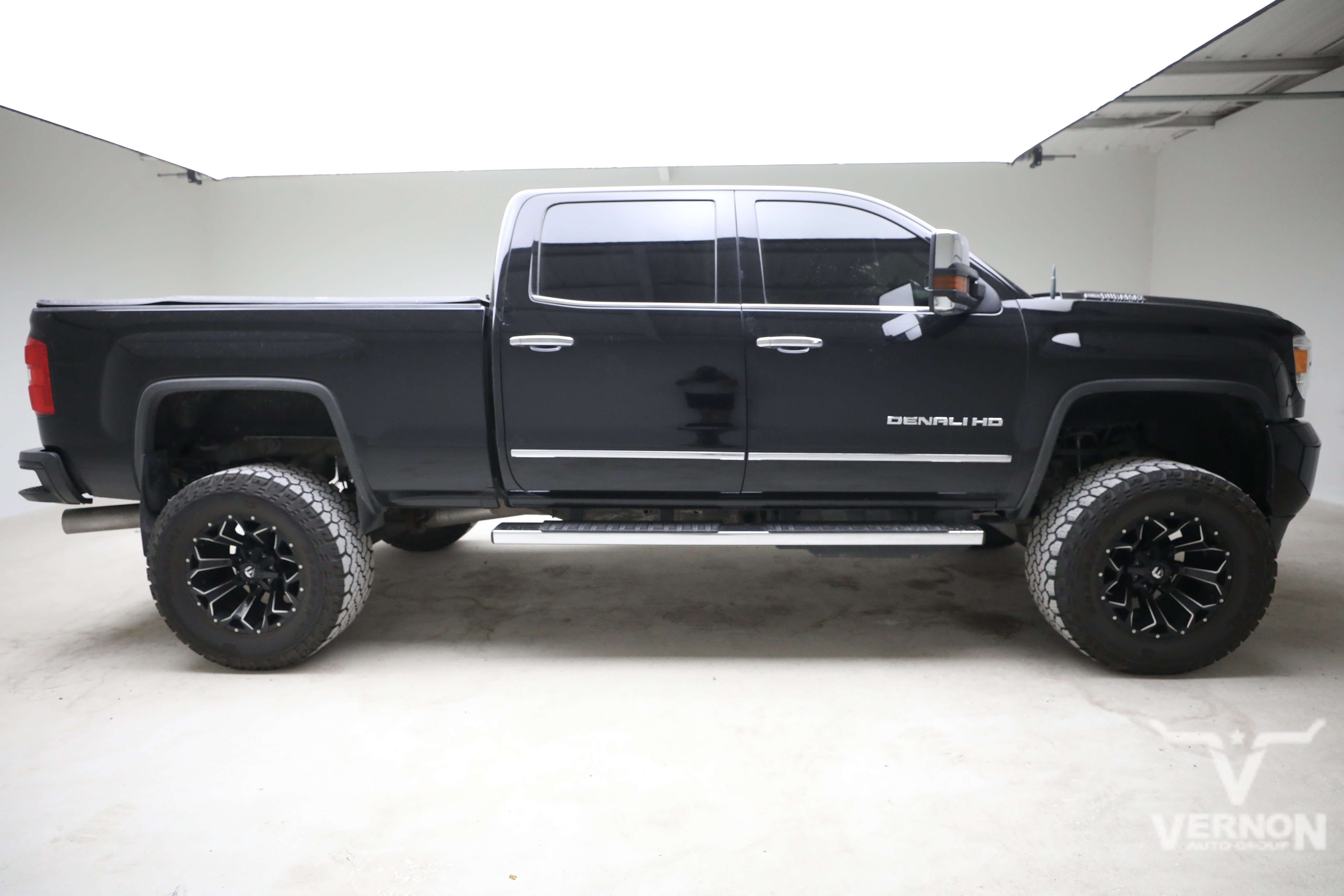 Used 2018 Onyx Black GMC Y image 5