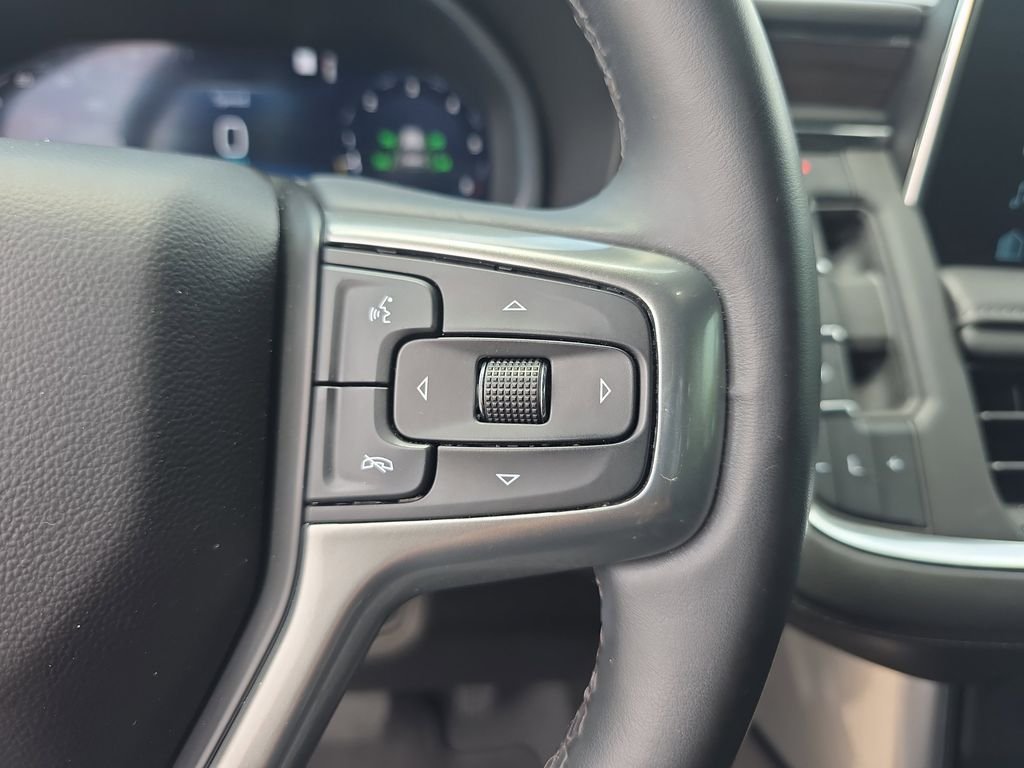 Used 2023 White Chevrolet Z71 image 22