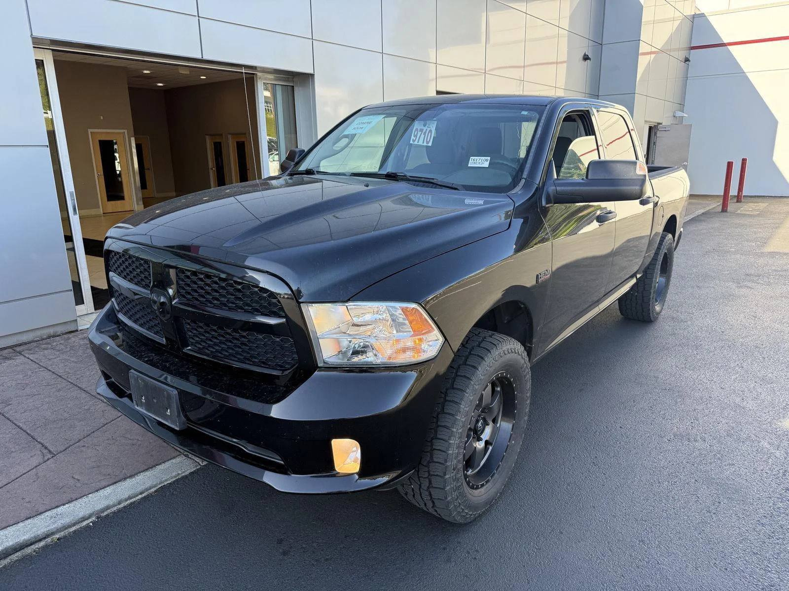 Used 2017 Brilliant Black Crystal Pearlcoat Ram Express image 1