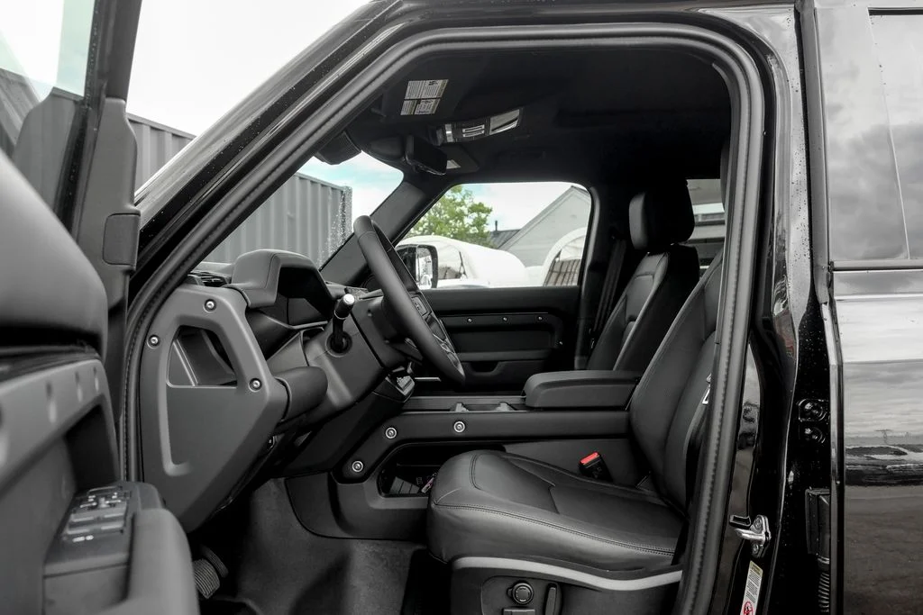 New 2026 Santorini Black Land Rover S image 10