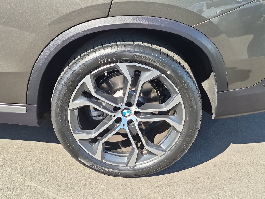 Used 2026 Green BMW sDrive40i image 34