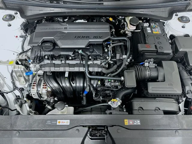 New 2026 Hyundai ELANTRA SE