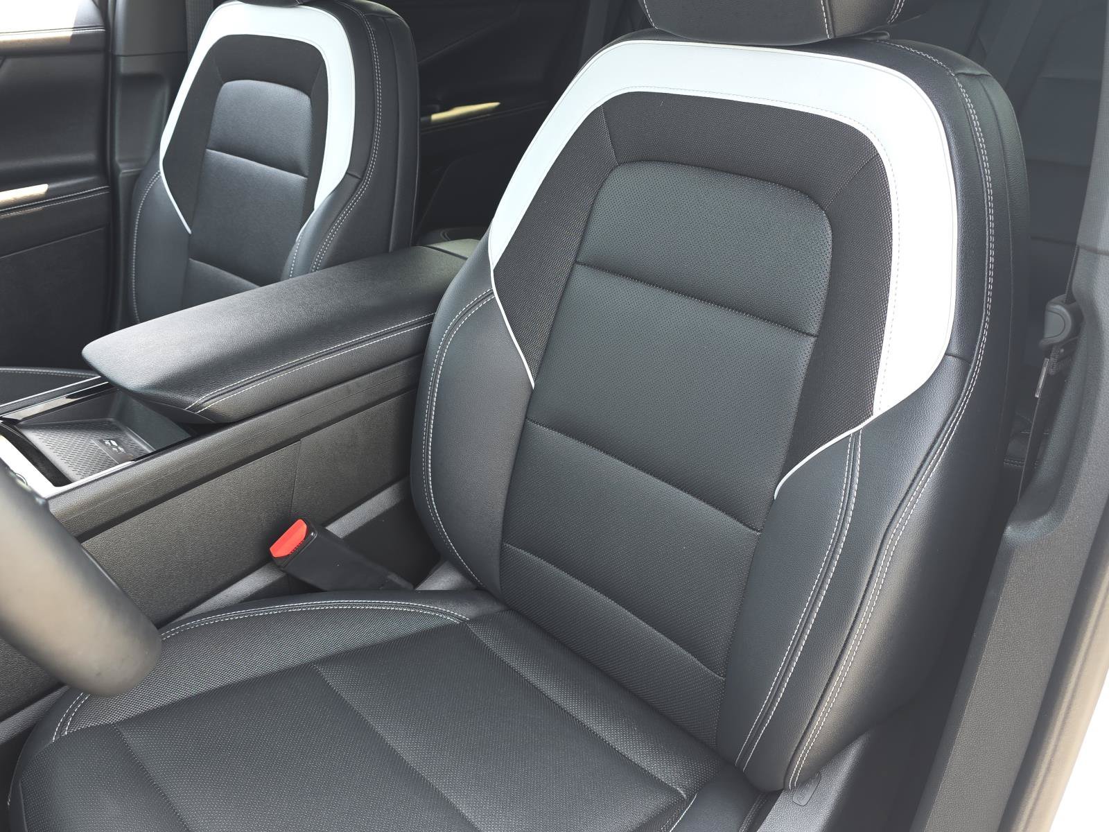 Used 2024 Summit White Chevrolet LT image 13