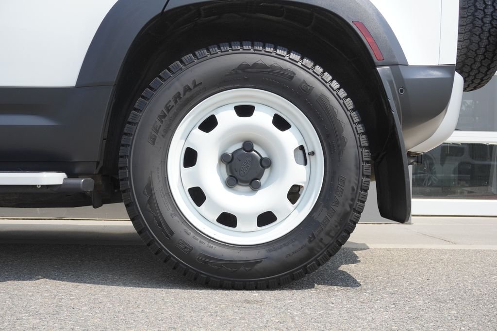 Used 2023 White Land Rover S image 35