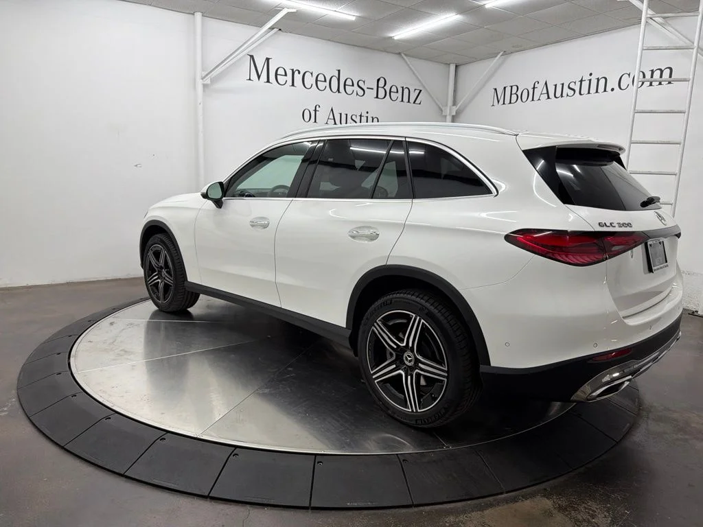 New 2027 White Mercedes-Benz GLC 300 image 5
