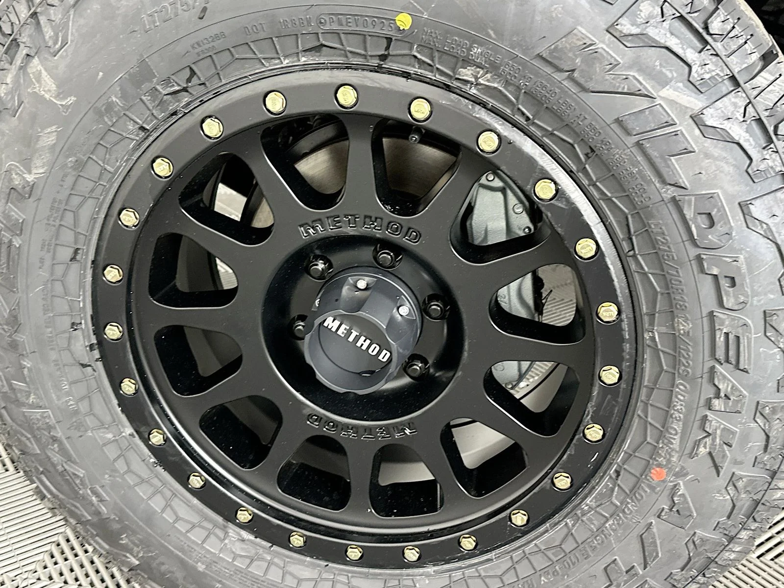 2025 Toyota Tacoma SR5 - Photo 29