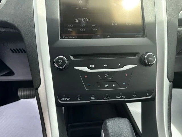 Used 2013 Red Ford SE image 18