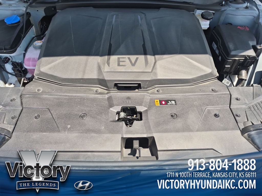 Used 2025 Green Hyundai SE image 21