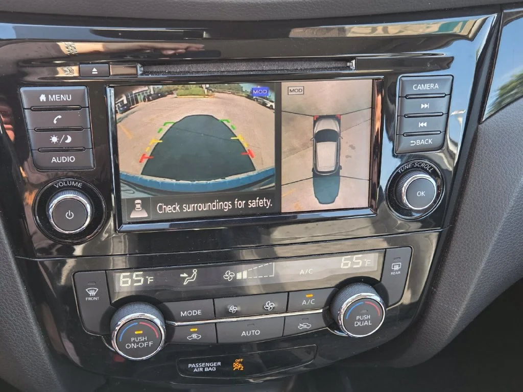 Used 2021 Gray Nissan SV image 16