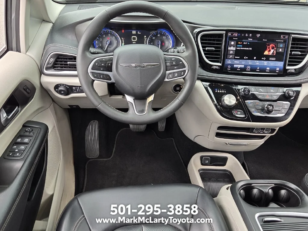 Used 2023 White Chrysler Touring L image 11