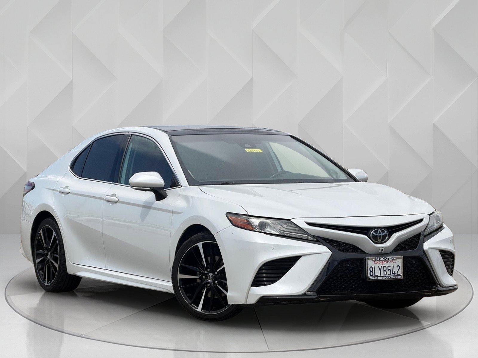 Used 2019 Wind Chill Pearl Toyota XSE V6 image 6