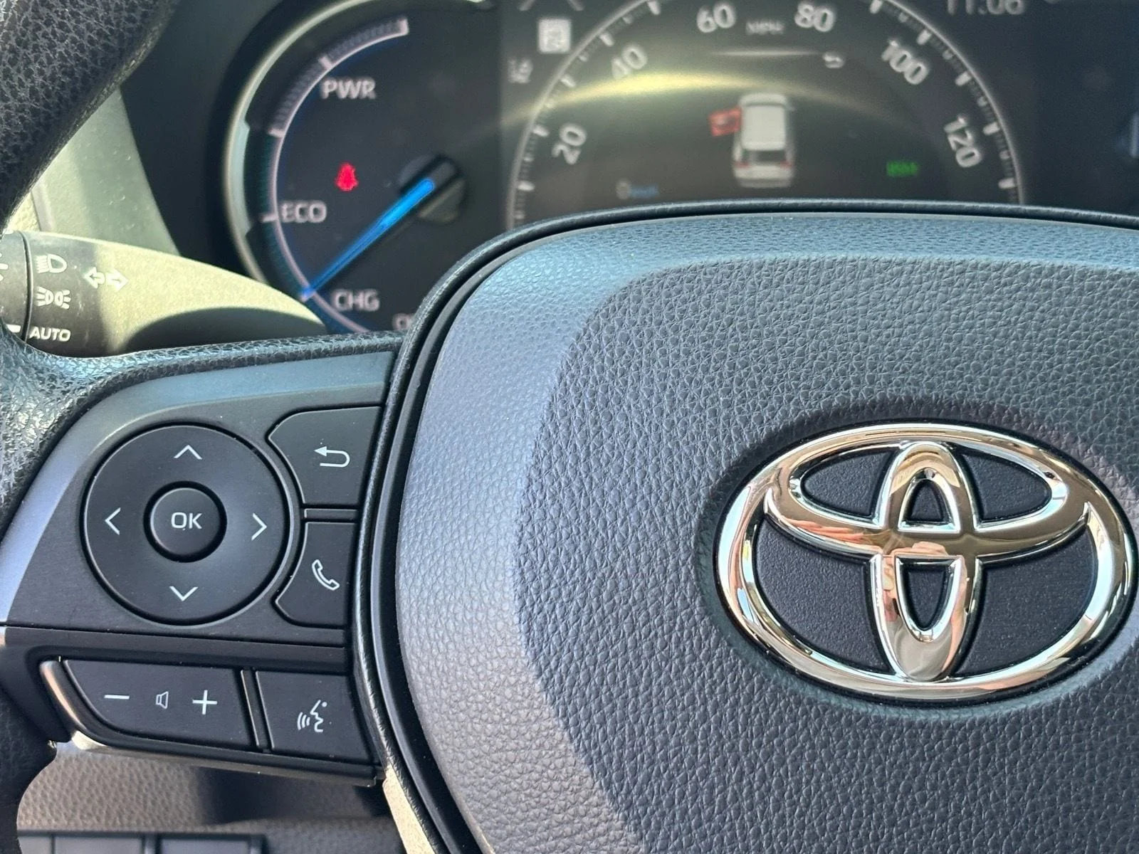 Used 2024 Ice Cap Toyota XLE image 18
