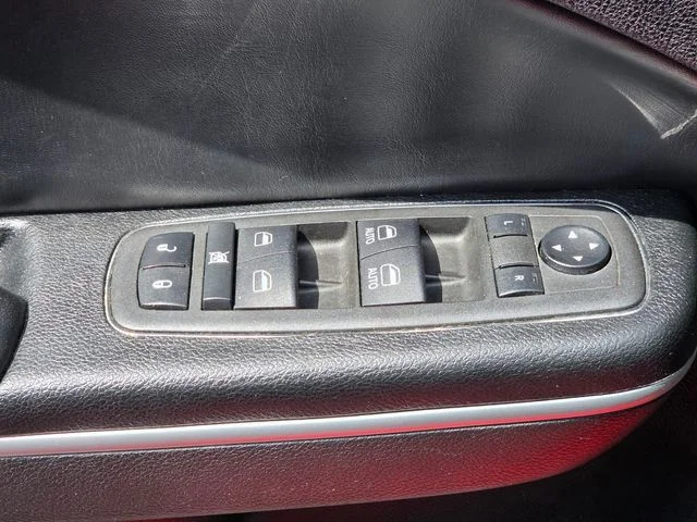 Used 2022 Red Dodge SXT image 31