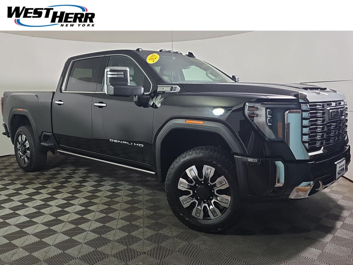 Used 2025 Onyx Black GMC Denali image 1