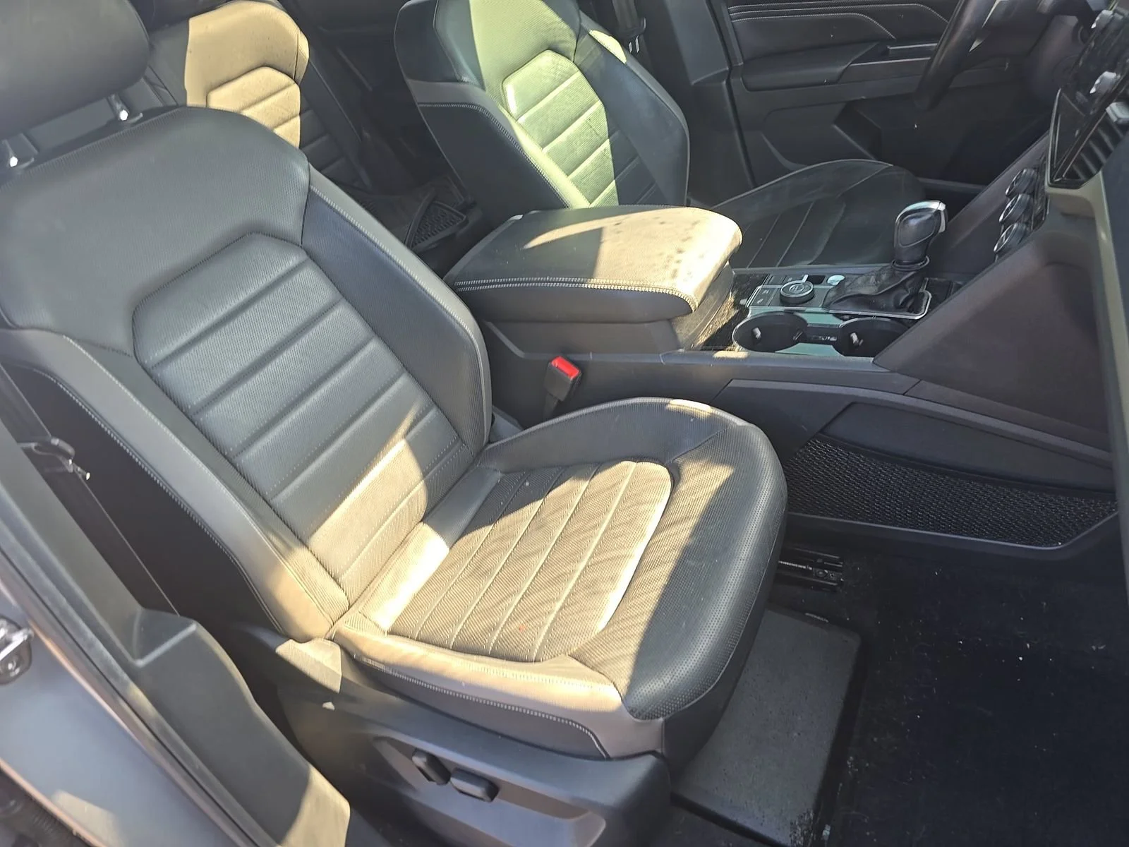 Used 2020 Pyrite Silver Metallic Volkswagen 3.6L V6 SEL Premium image 8