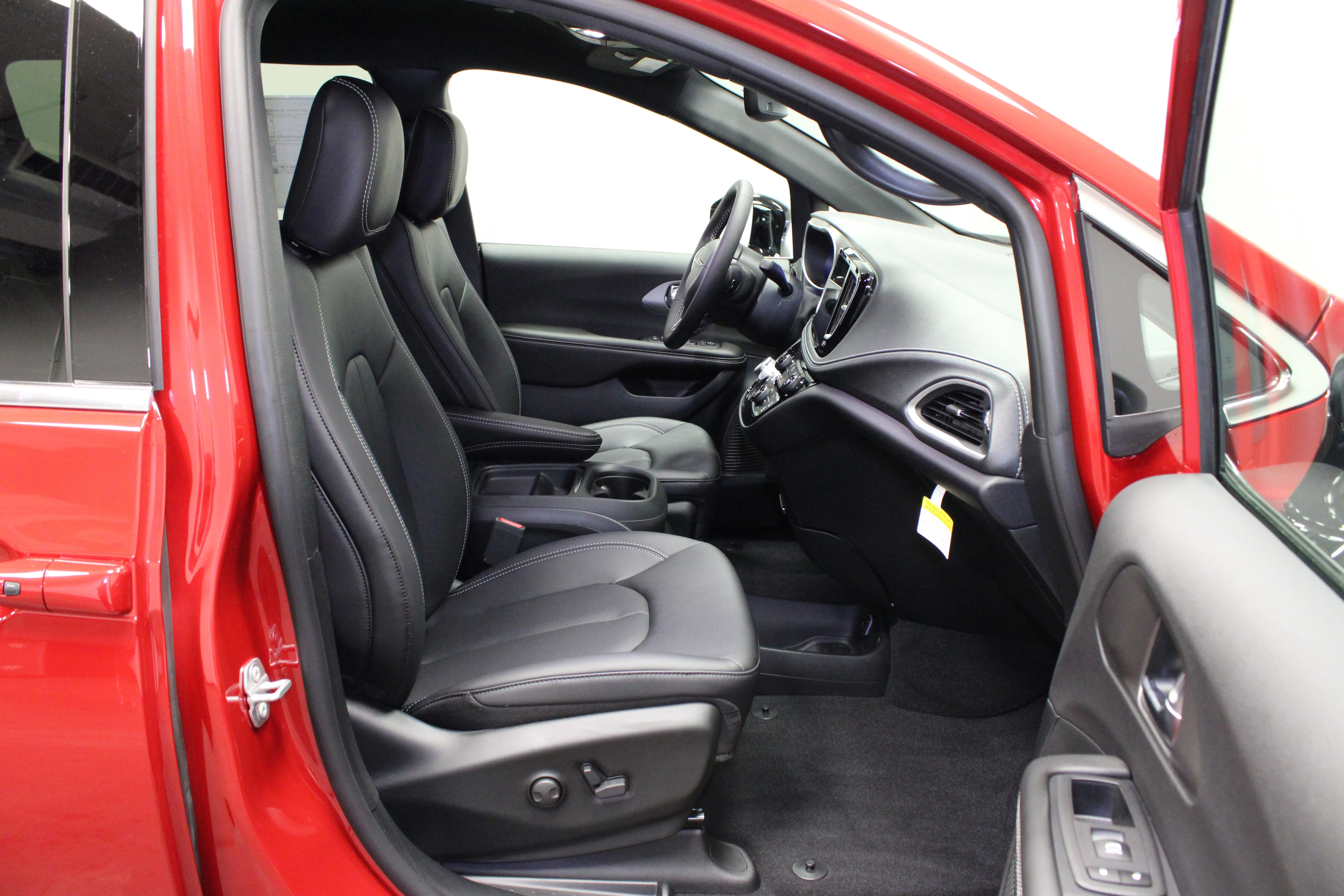 New 2027 Red Hot Pearl-Coat Exterior Paint Chrysler Select image 16