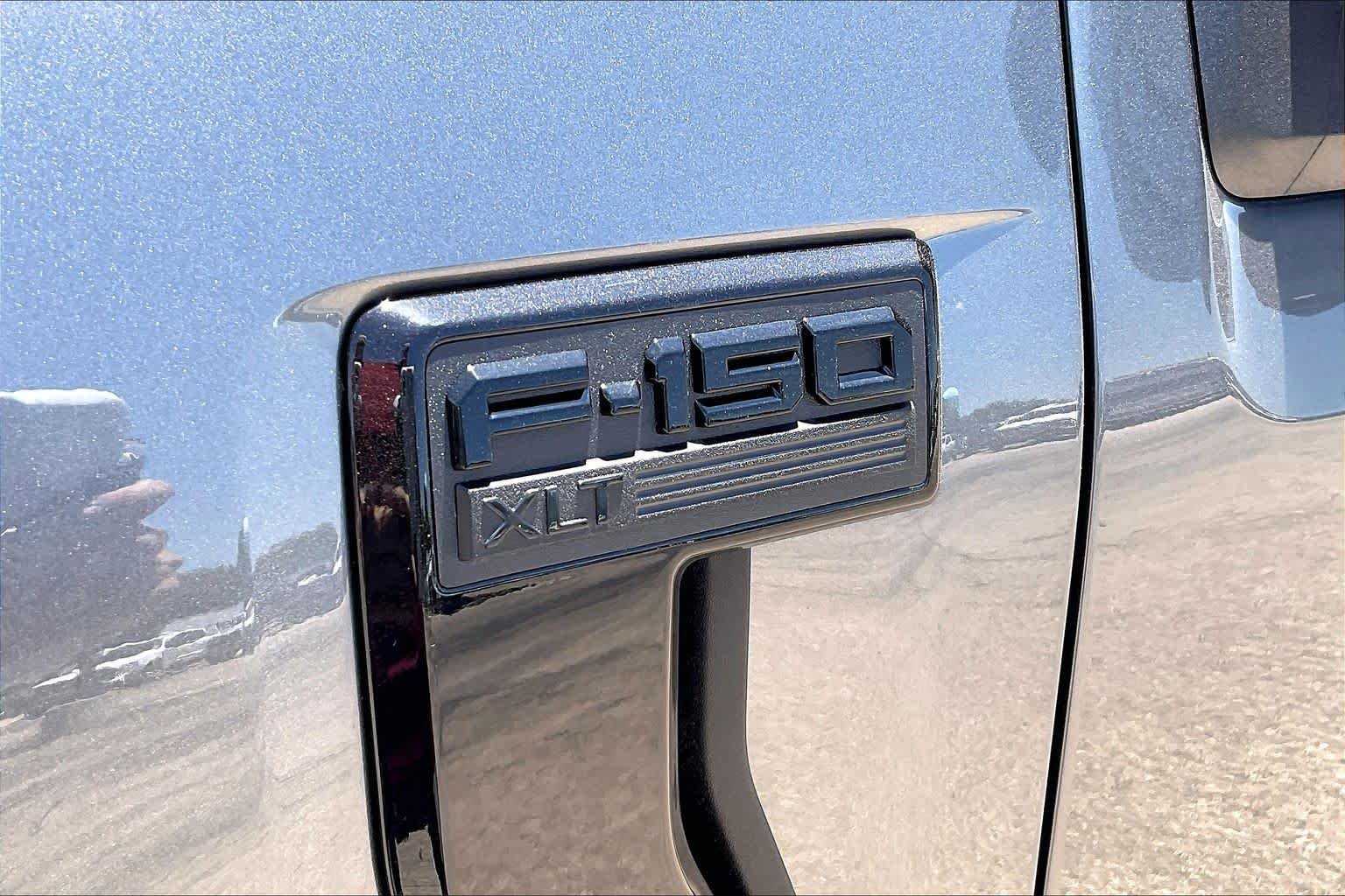 New 2026 Carbonized Gray Metallic Ford XLT image 15