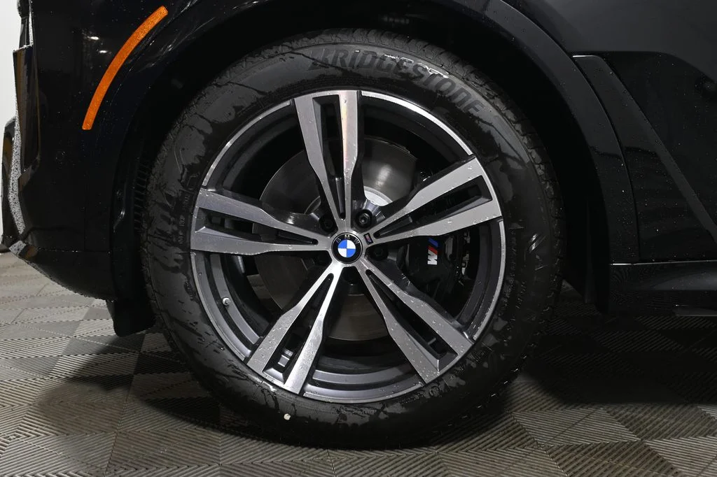 Used 2027 Black BMW M60i image 12