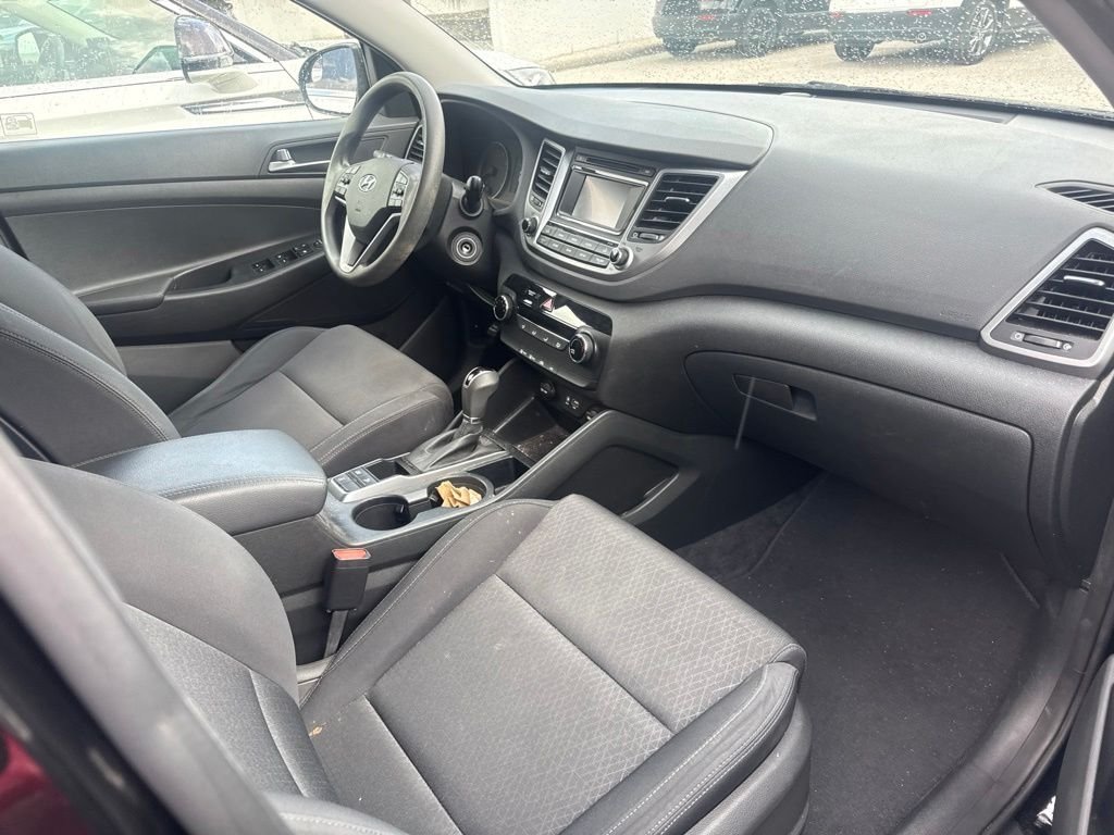 Used 2017 Black Hyundai SE image 4