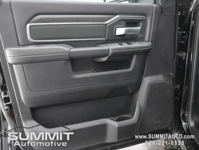 New 2026 Diamond Black Crystal Pearl-Coat Exterior Paint RAM BIG HORN image 48