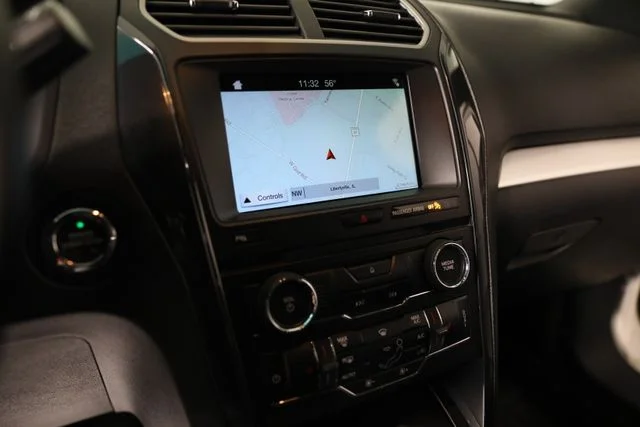Used 2017 White Ford XLT image 9