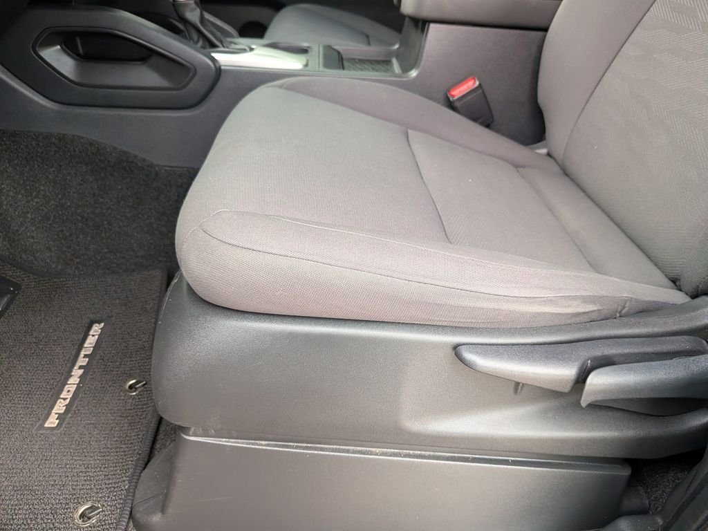 Used 2022 Red Nissan S image 15