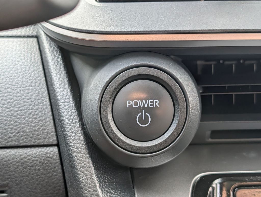 2024 Toyota Prius LE - Photo 28
