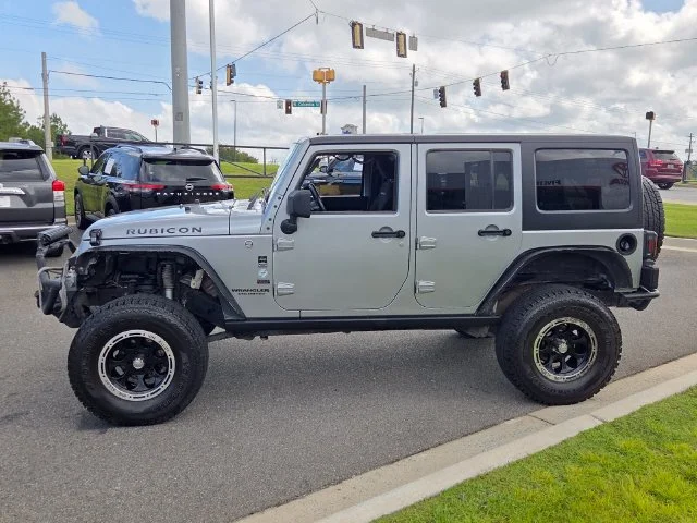 Used 2015 Silver Jeep Unlimited Rubicon image 4