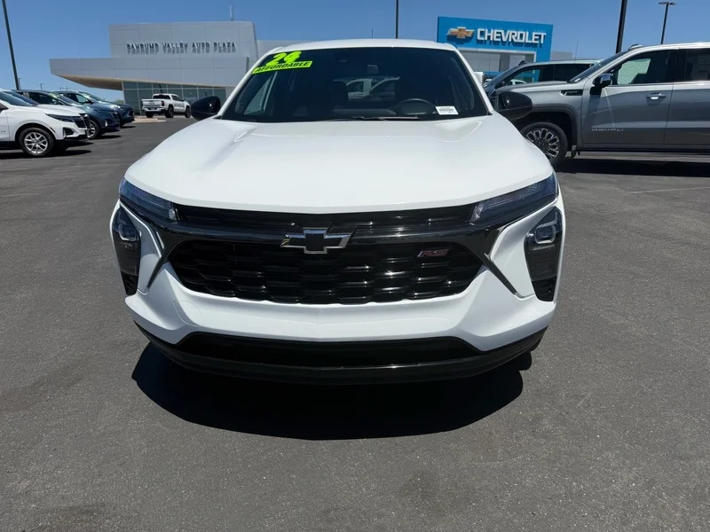 Used 2024 Summit White Chevrolet 1RS image 8