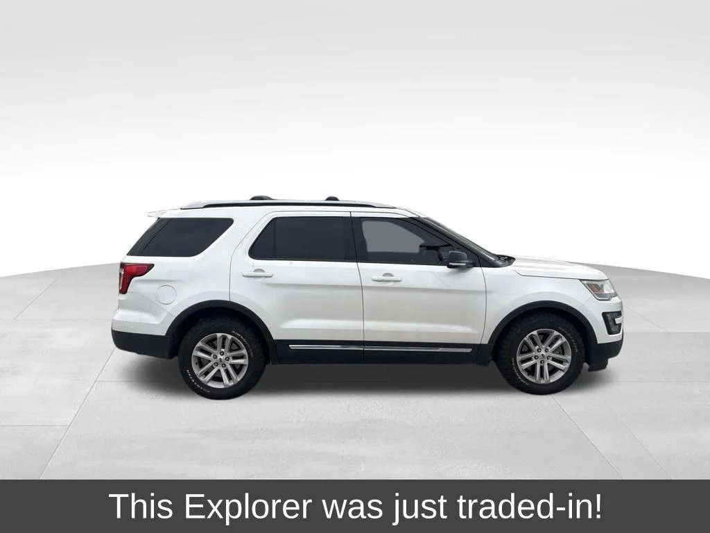 Used 2016 White Platinum Tri-Coat Metallic Ford XLT image 1
